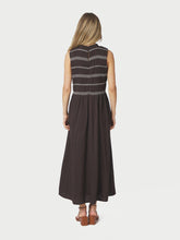 Indlæs billede til gallerivisning NEO NOIR Atika Deco Smock Dress Dark Brown
