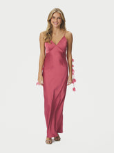 Indlæs billede til gallerivisning NEO NOIR Colly Heavy Sateen Dress Cherry Pink
