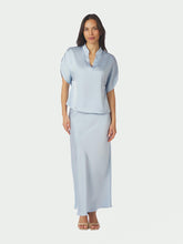 Indlæs billede til gallerivisning NEO NOIR Anelle Heavy Sateen Blouse Light Blue
