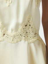 Indlæs billede til gallerivisning NEO NOIR Kaela Heavy Sateen Lace Top Yellow
