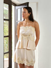 Indlæs billede til gallerivisning NEO NOIR Kaela Heavy Sateen Lace Top Yellow
