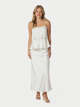 Indlæs billede til gallerivisning NEO NOIR Kaela Heavy Sateen Lace Top Pearl
