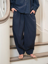 Indlæs billede til gallerivisning NEO NOIR Prina C Poplin Pant Navy
