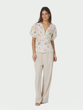 Indlæs billede til gallerivisning NEO NOIR Irina Flower Blouse Off White
