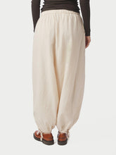 Indlæs billede til gallerivisning NEO NOIR Roxane Balloon Linen Pants Sand
