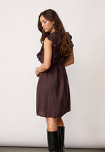 Indlæs billede til gallerivisning CO' COUTURE Hera Frill SS Dress Dark Brown
