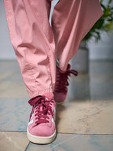 Indlæs billede til gallerivisning BLACK COLOUR Bcdavina Barrel Pant Rose
