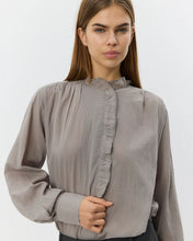 Indlæs billede til gallerivisning SOFIE SCHNOOR Edna Frilled Shirt Stone Grey
