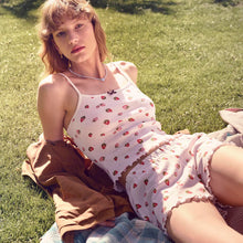 Indlæs billede til gallerivisning MAANESTEN Jea Pointelle Shorts Strawberry Garden White
