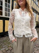 Indlæs billede til gallerivisning BLACK COLOUR Bcrosa Napeleon Shirt Off White
