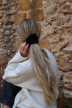 Indlæs billede til gallerivisning O'TAY Medium Scrunchie Sort

