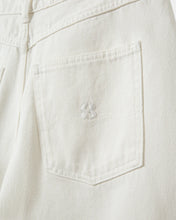 Indlæs billede til gallerivisning SOFIE SCHNOOR Stroke Oversized Shorts Off White

