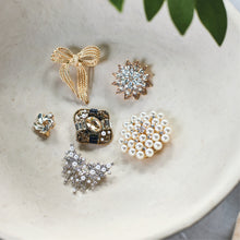 Indlæs billede til gallerivisning BLACK COLOUR Bctiffany Brooch Pearl
