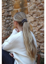 Indlæs billede til gallerivisning O'TAY Small Scrunchie Brownstone
