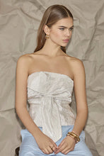 Indlæs billede til gallerivisning CO' COUTURE Bia Knot Tube Top Silver
