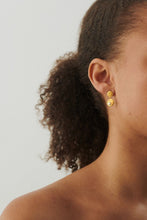 Indlæs billede til gallerivisning PERNILLE CORYDON Shell Flower Earrings
