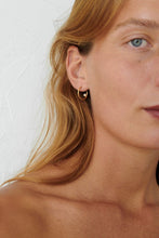 Indlæs billede til gallerivisning PERNILLE CORYDON Pearl Globe Hoops (guld/sølv)
