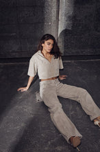 Indlæs billede til gallerivisning HAUTE L'AMITIE Drew Barrel Panel Jeans Khaki Green
