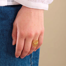 Indlæs billede til gallerivisning PERNILLE CORYDON Large Bellis Ring (guld/sølv)
