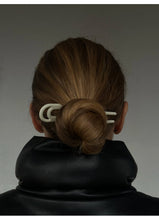 Indlæs billede til gallerivisning PICO COPENHAGEN Jolie Hair Pin Bone
