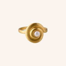 Indlæs billede til gallerivisning PERNILLE CORYDON Shell Flower Ring
