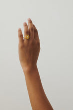 Indlæs billede til gallerivisning PERNILLE CORYDON Shell Flower Ring

