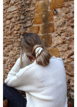 Indlæs billede til gallerivisning O'TAY Small Scrunchie Off White
