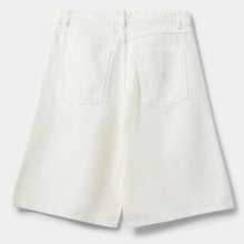 Indlæs billede til gallerivisning SOFIE SCHNOOR Stroke Oversized Shorts Off White
