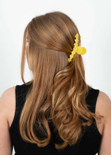 Indlæs billede til gallerivisning SUI AVA Amour Flower Clip Yellow
