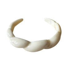 Indlæs billede til gallerivisning PICO COPENHAGEN Vanessa Resin Bracelet Ivory
