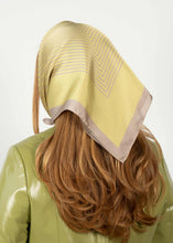 Indlæs billede til gallerivisning SUI AVA Patterned Scarf Lime/Beige
