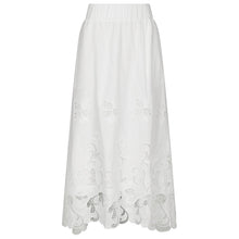 Indlæs billede til gallerivisning NEO NOIR Yara Long Emb Skirt White
